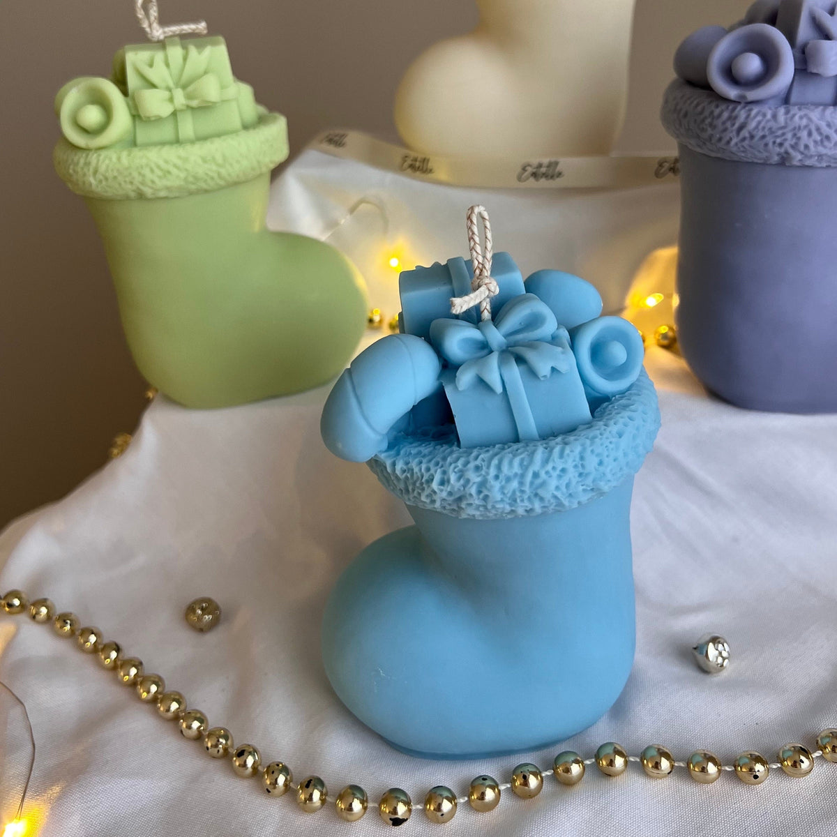 Grande bougie Bas de Noël : décor festif en soya coulé à la main