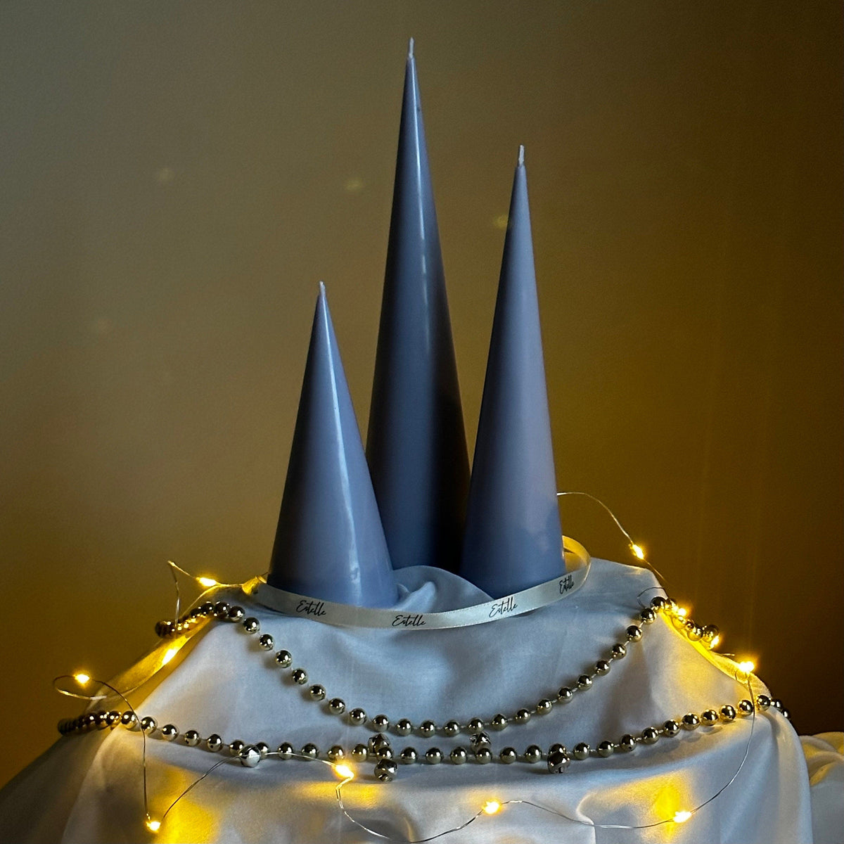 Ensemble de bougies Cône de Noël minimaliste : décor en cire de soja coulée à la main