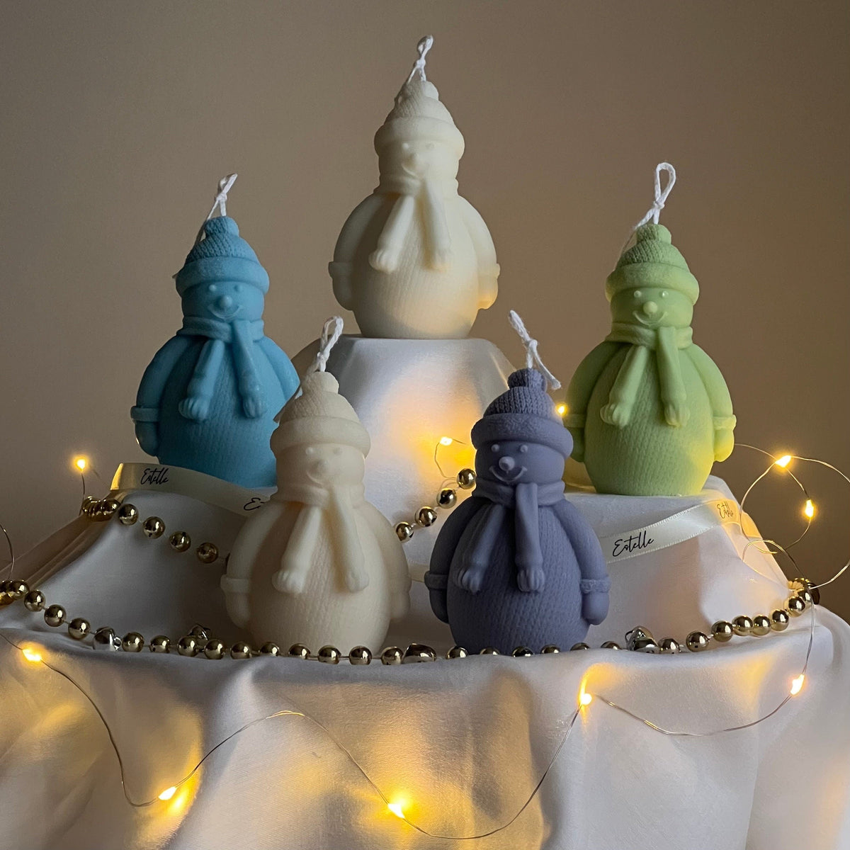 Bougie bonhomme de neige artisanale en cire de soja : décoration de Noël pour la maison