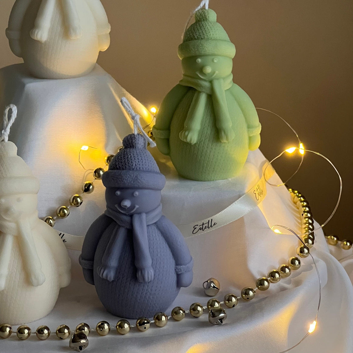 Bougie bonhomme de neige artisanale en cire de soja : décoration de Noël pour la maison