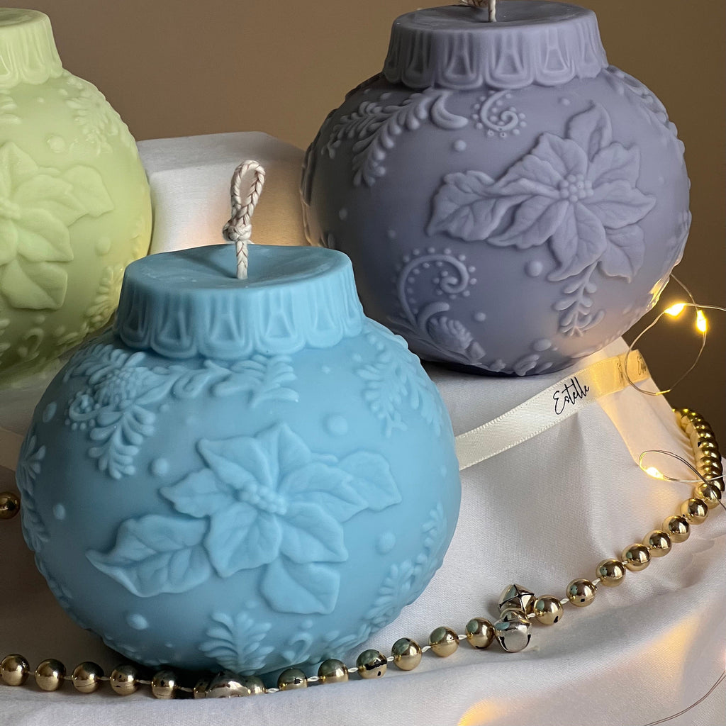 Grande bougie boule de Noël en cire de soja : décoration festive artisanale