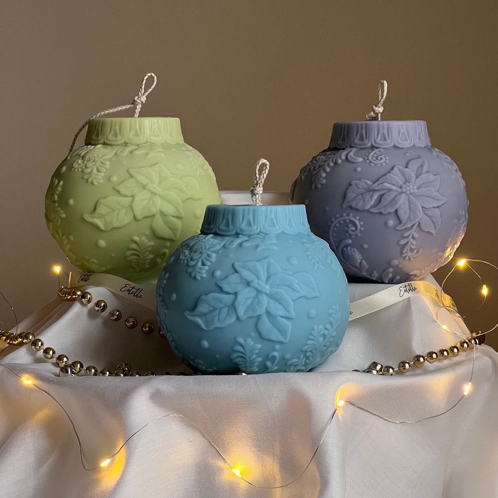 Grande bougie boule de Noël en cire de soja : décoration festive artisanale