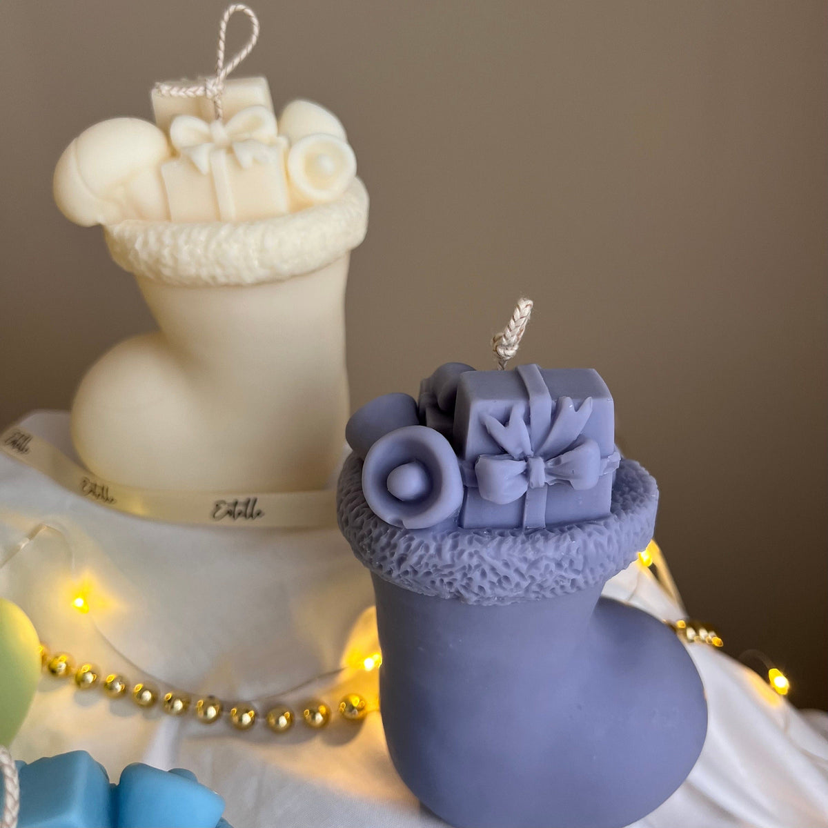 Grande bougie Bas de Noël : décor festif en soya coulé à la main