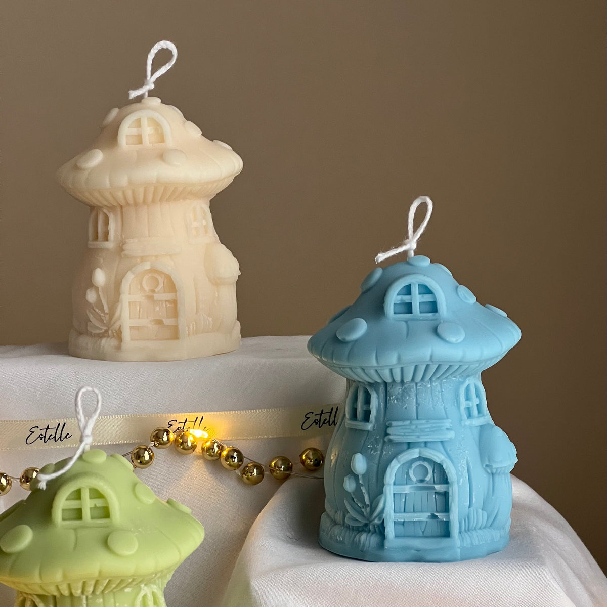 Chandelle de Noël maison-champignon : chandelle artisanale en soya, décor festif