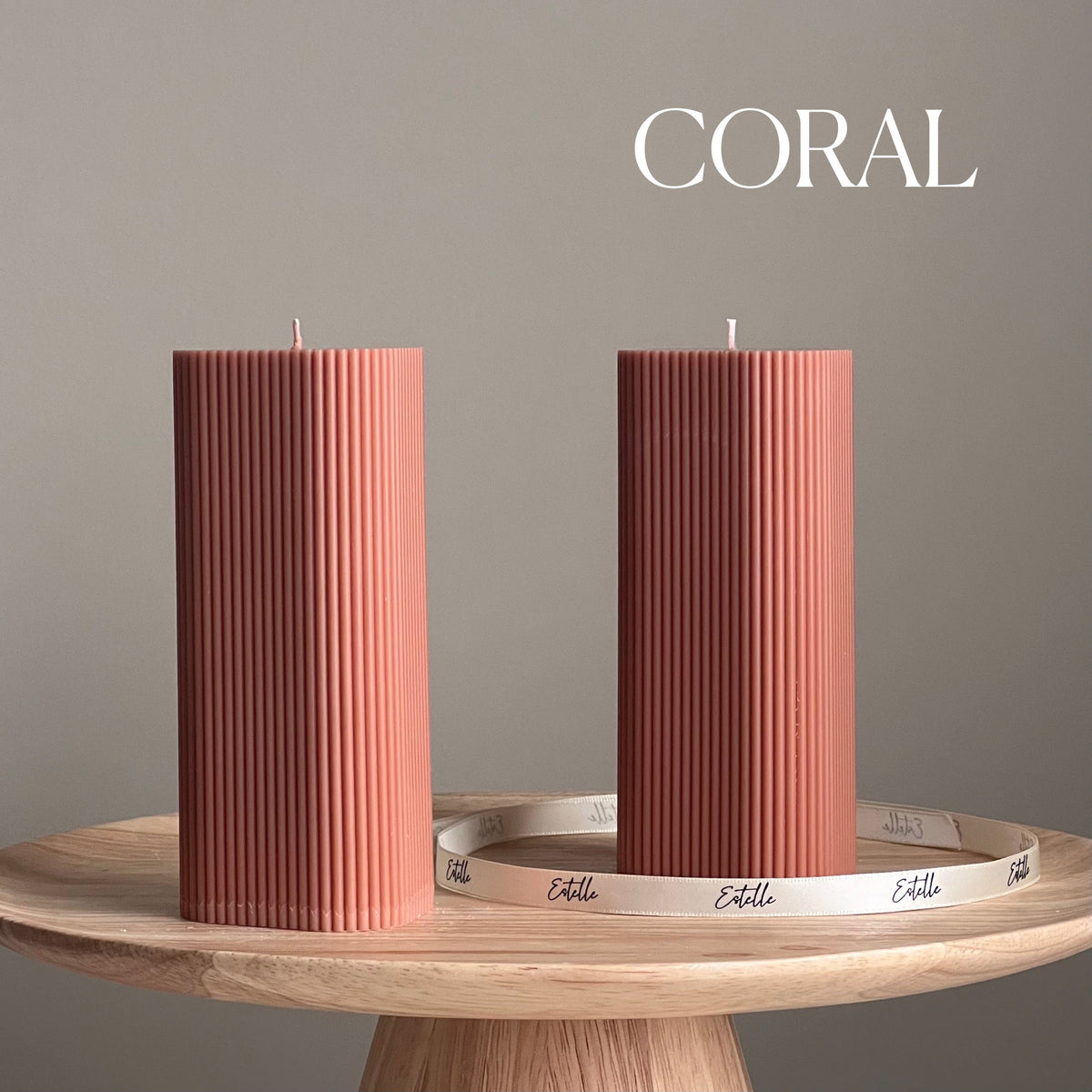 Chandelle-pilier côtelée en cire de soya | Décoration intérieure faite à la main