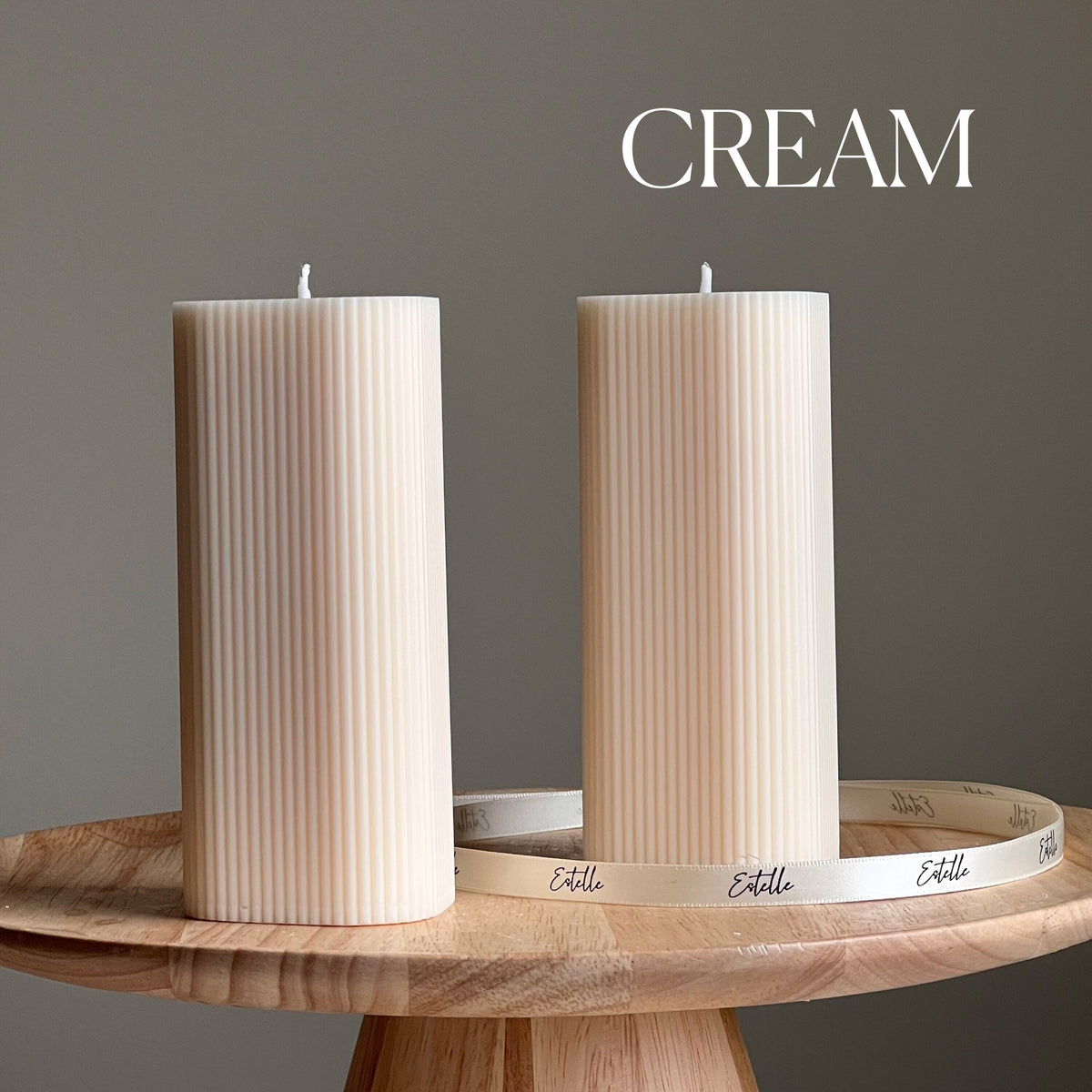 Chandelle-pilier côtelée en cire de soya | Décoration intérieure faite à la main