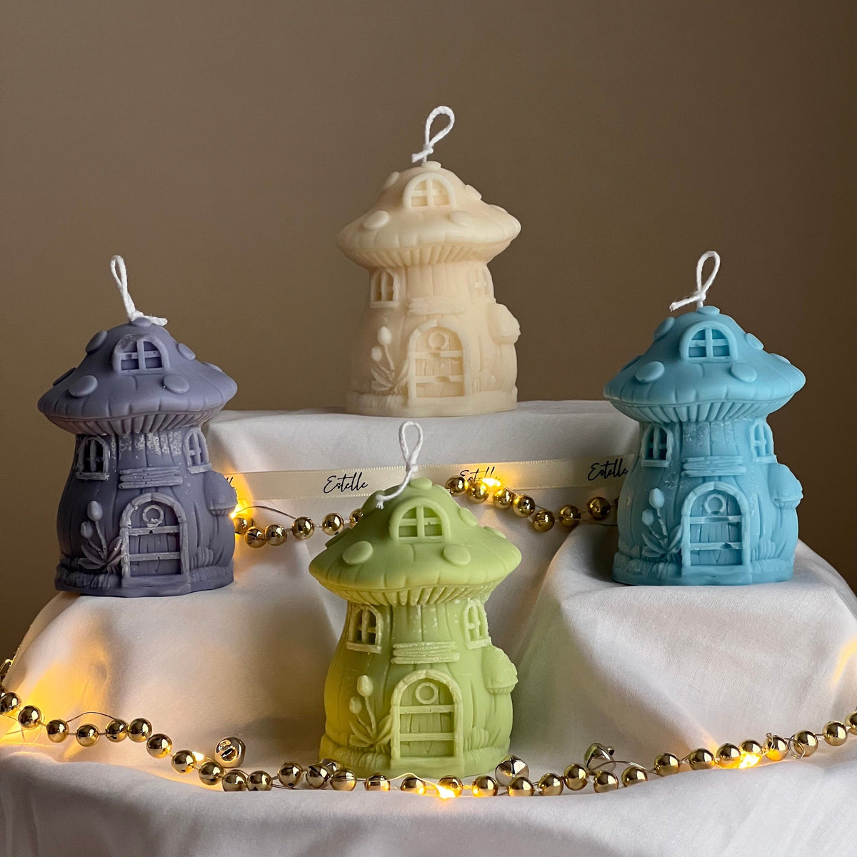 Chandelle de Noël maison-champignon : chandelle artisanale en soya, décor festif