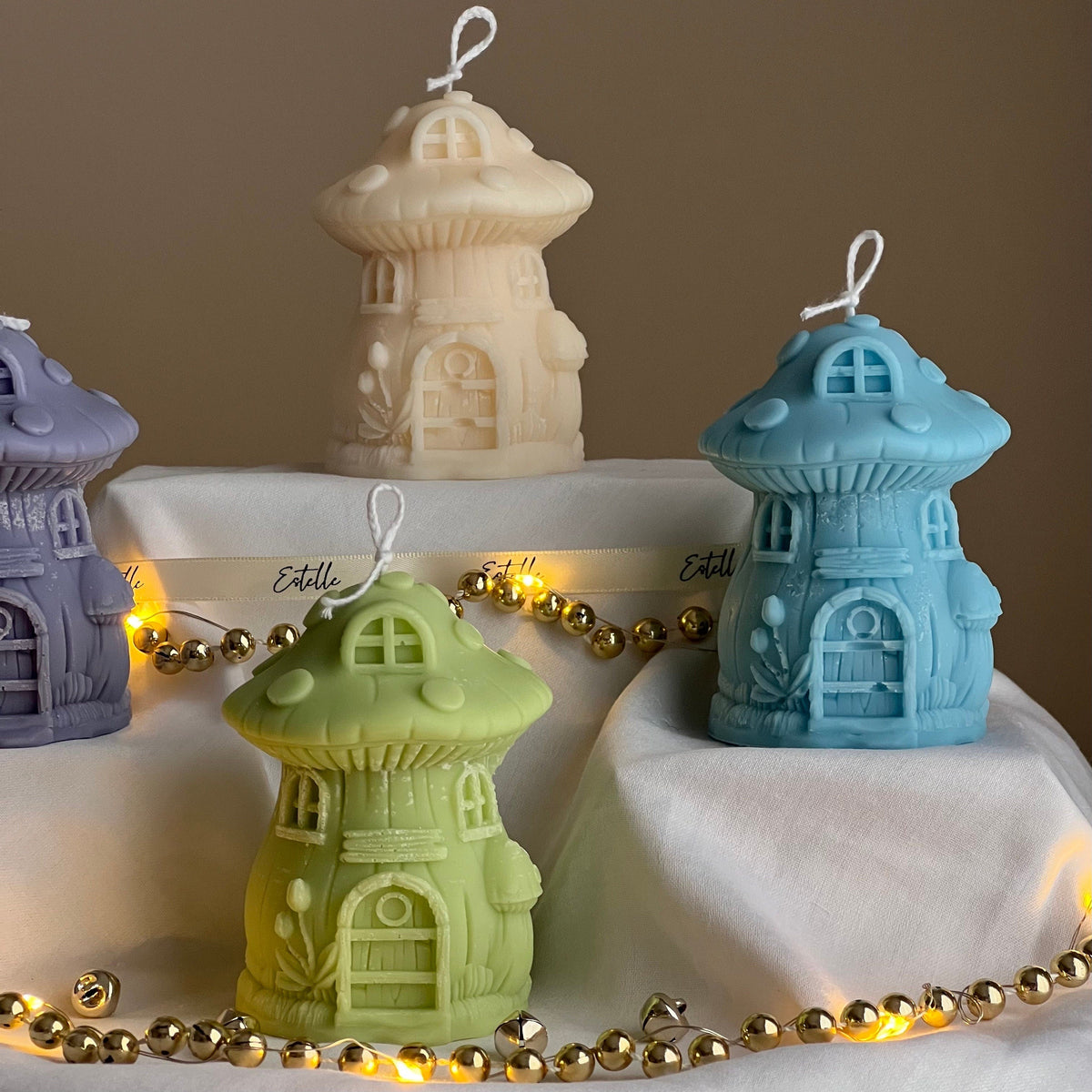 Chandelle de Noël maison-champignon : chandelle artisanale en soya, décor festif