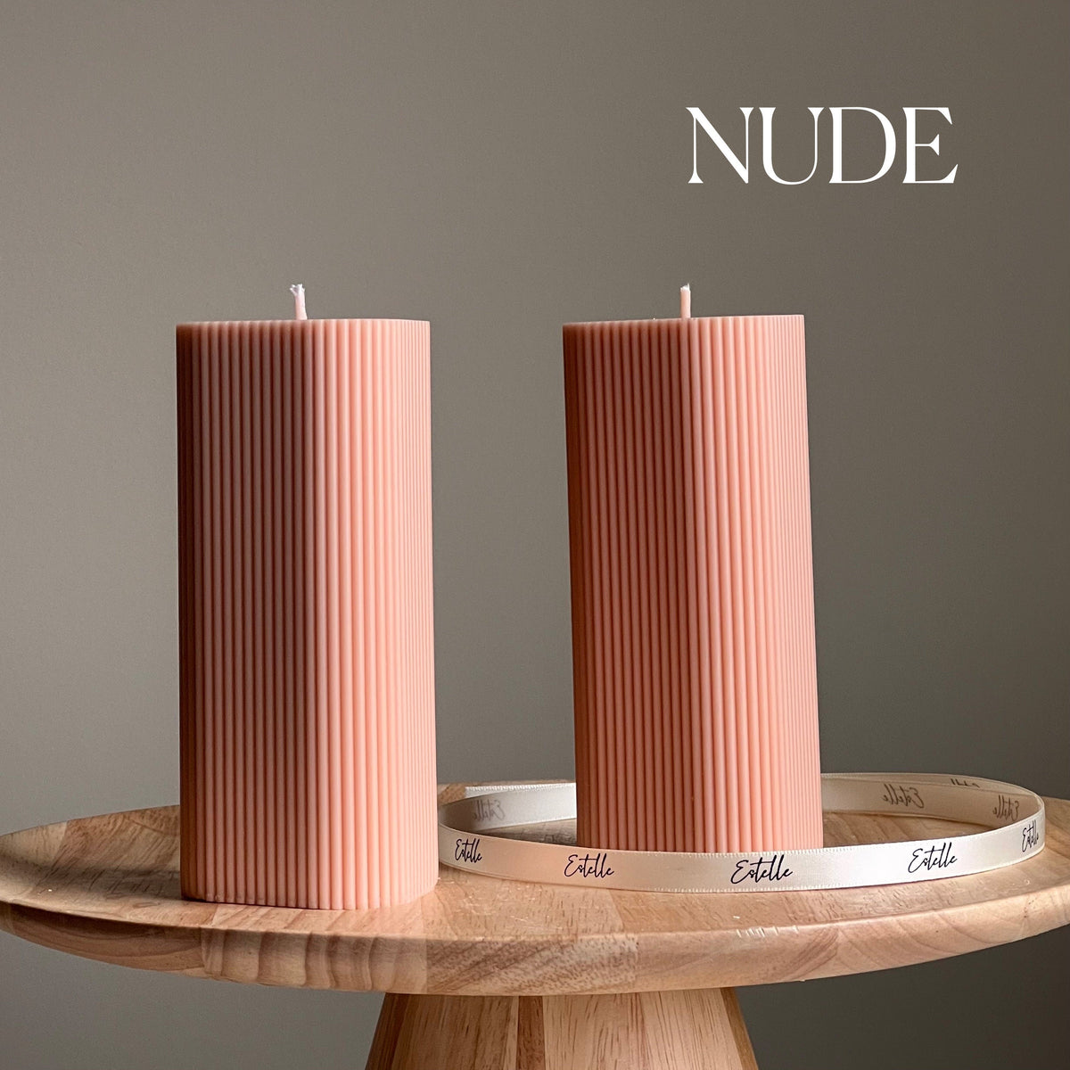Chandelle-pilier côtelée en cire de soya | Décoration intérieure faite à la main