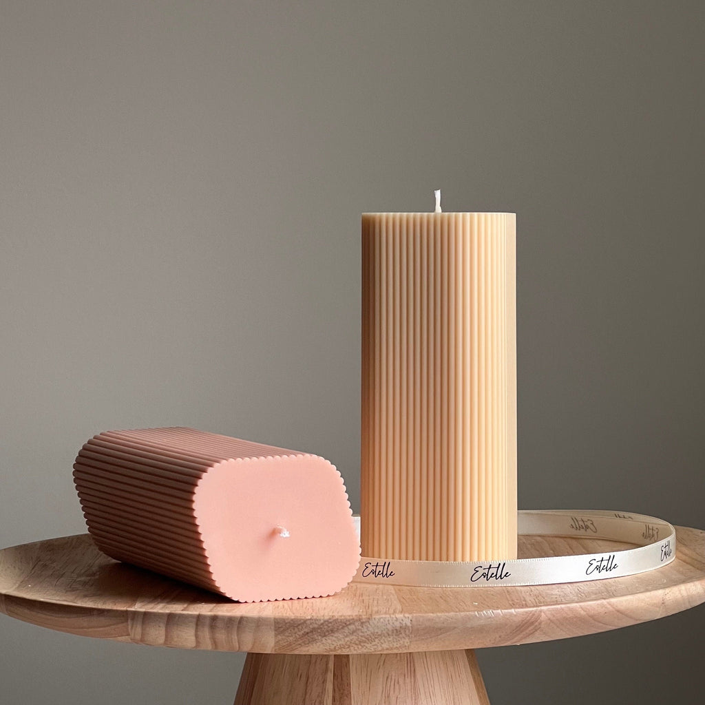 Chandelle-pilier côtelée en cire de soya | Décoration intérieure faite à la main