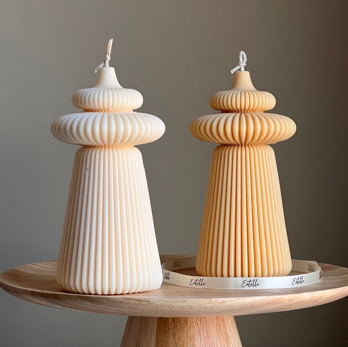 Grande chandelle pilier nervurée en soja | décor de maison sculptural