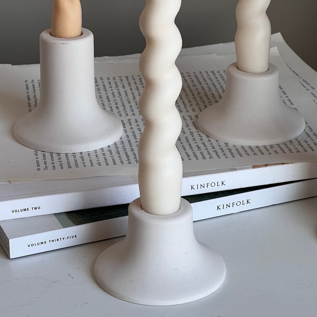 Round Jesmonite Candlestick Holder: Minimalist Table Decor