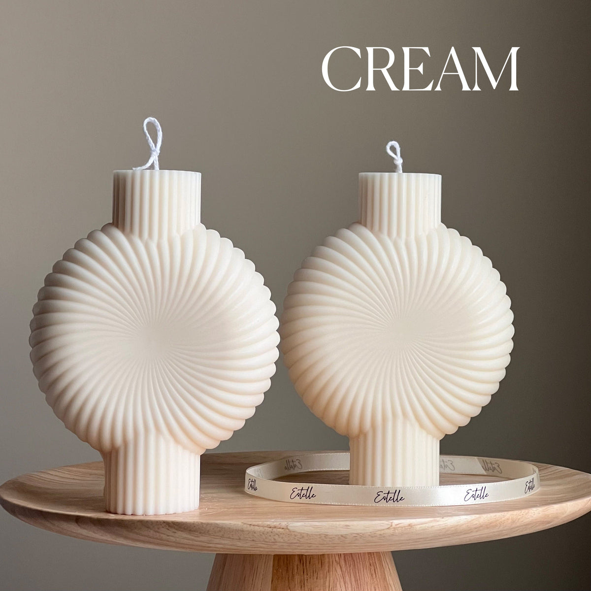 Bougie pilier en soya sculpturale : décor minimaliste pour la maison