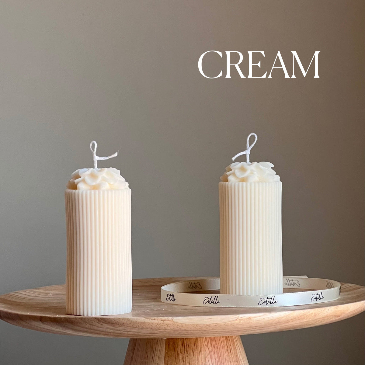 Bougie pilier en soja fleur sculpturale : décor minimaliste pour la maison