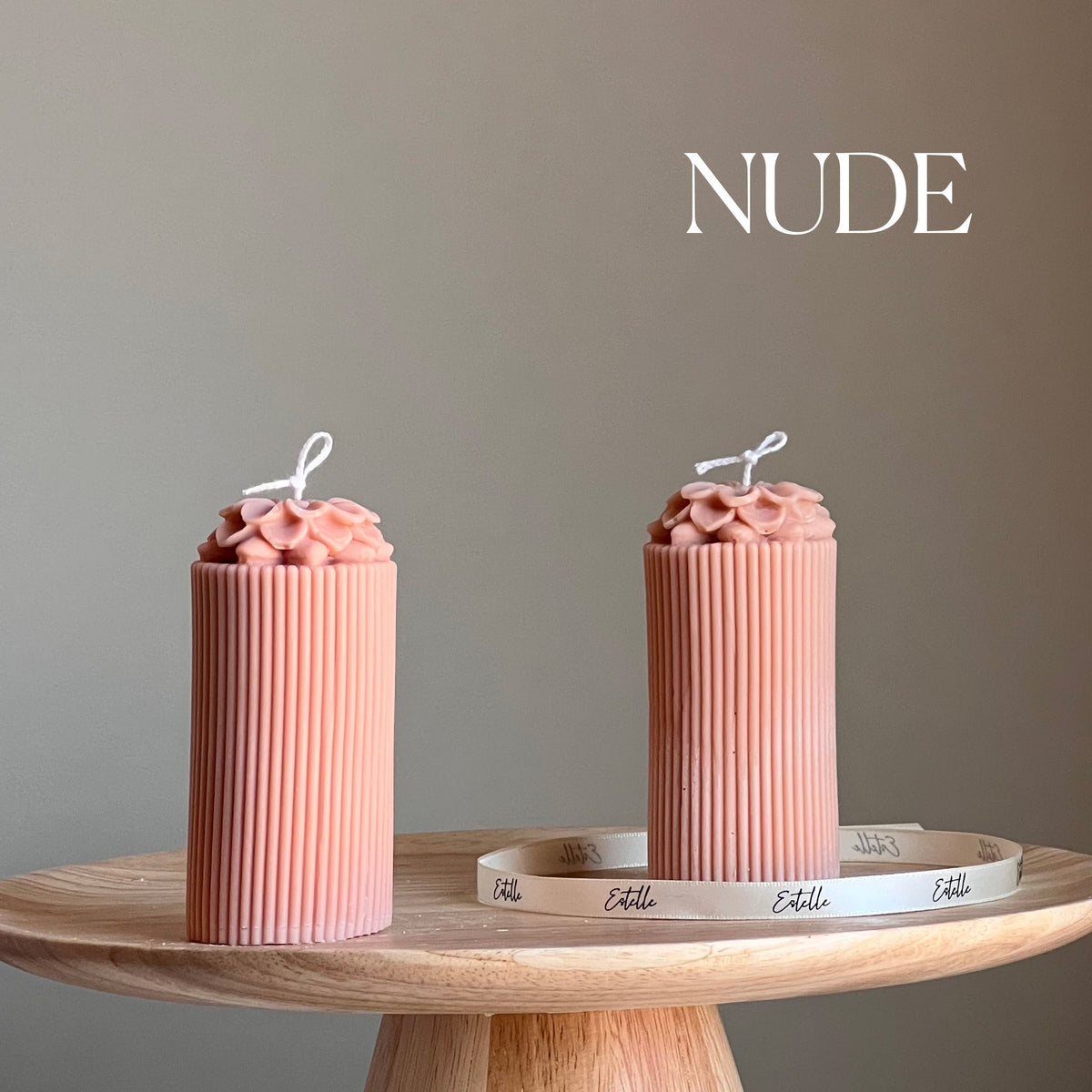 Bougie pilier en soja fleur sculpturale : décor minimaliste pour la maison