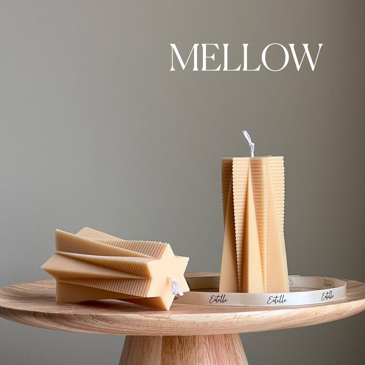 Bougie pilier en soja étoile côtelée : décor minimaliste pour la maison