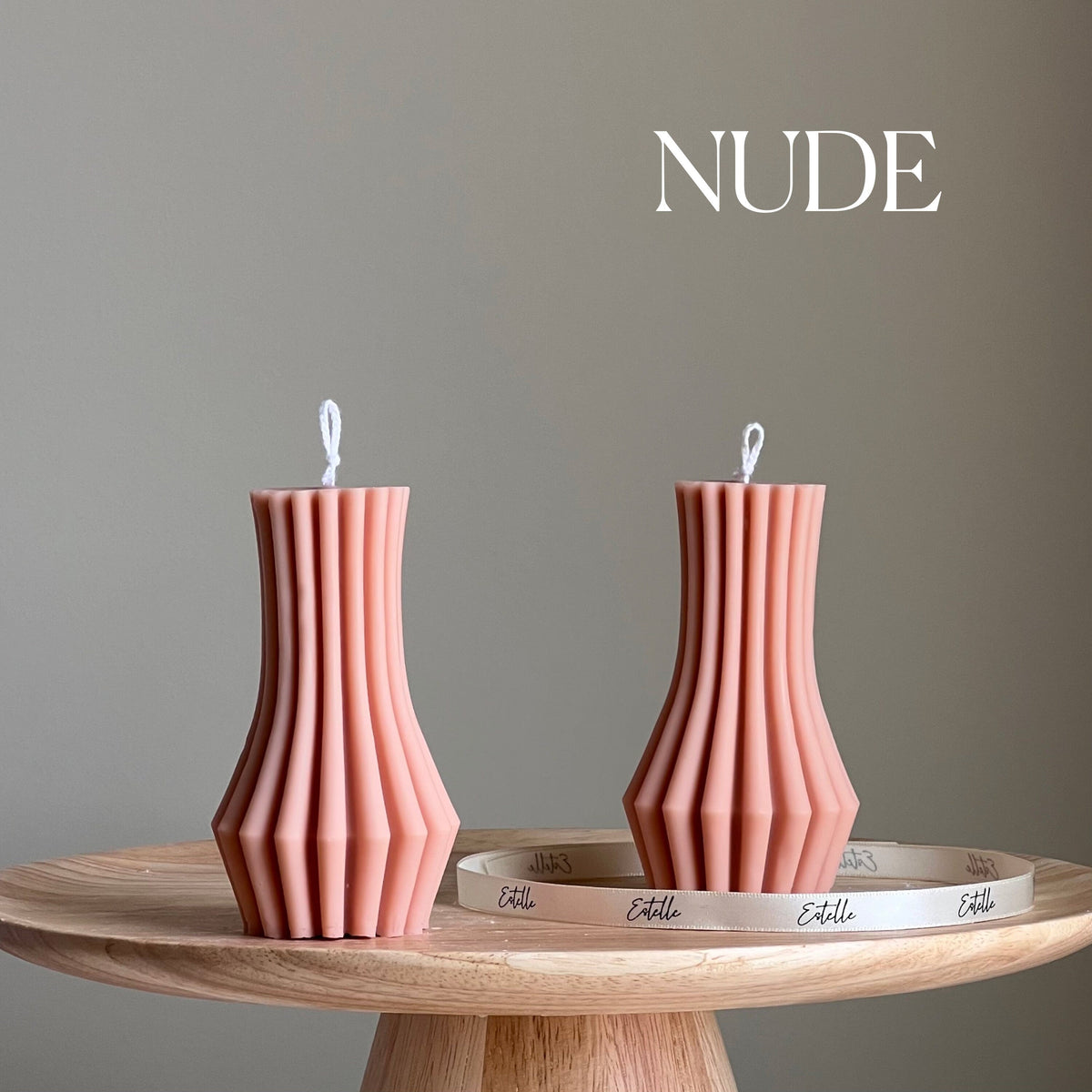 Bougie pilier en soya côtelée : décor sculptural pour la maison