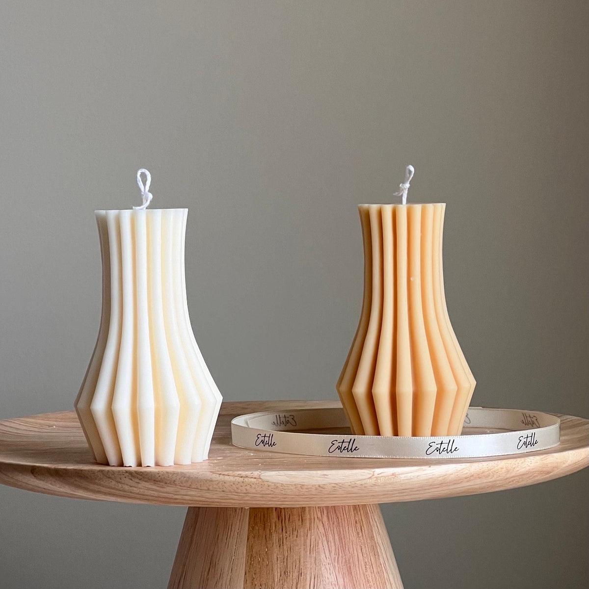Bougie pilier en soya côtelée : décor sculptural pour la maison