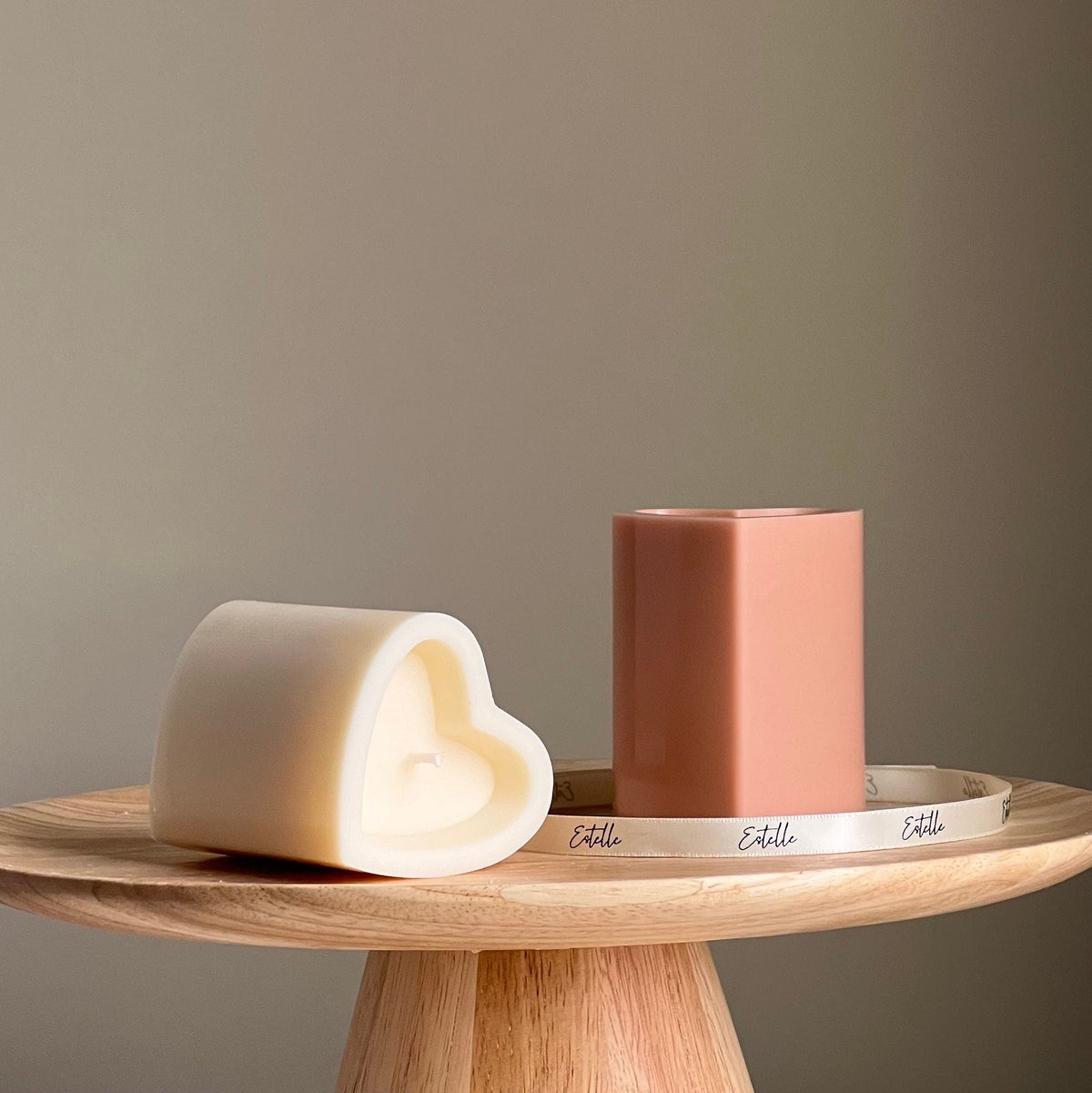 Bougie pilier en soya cœur | décor minimaliste pour la maison
