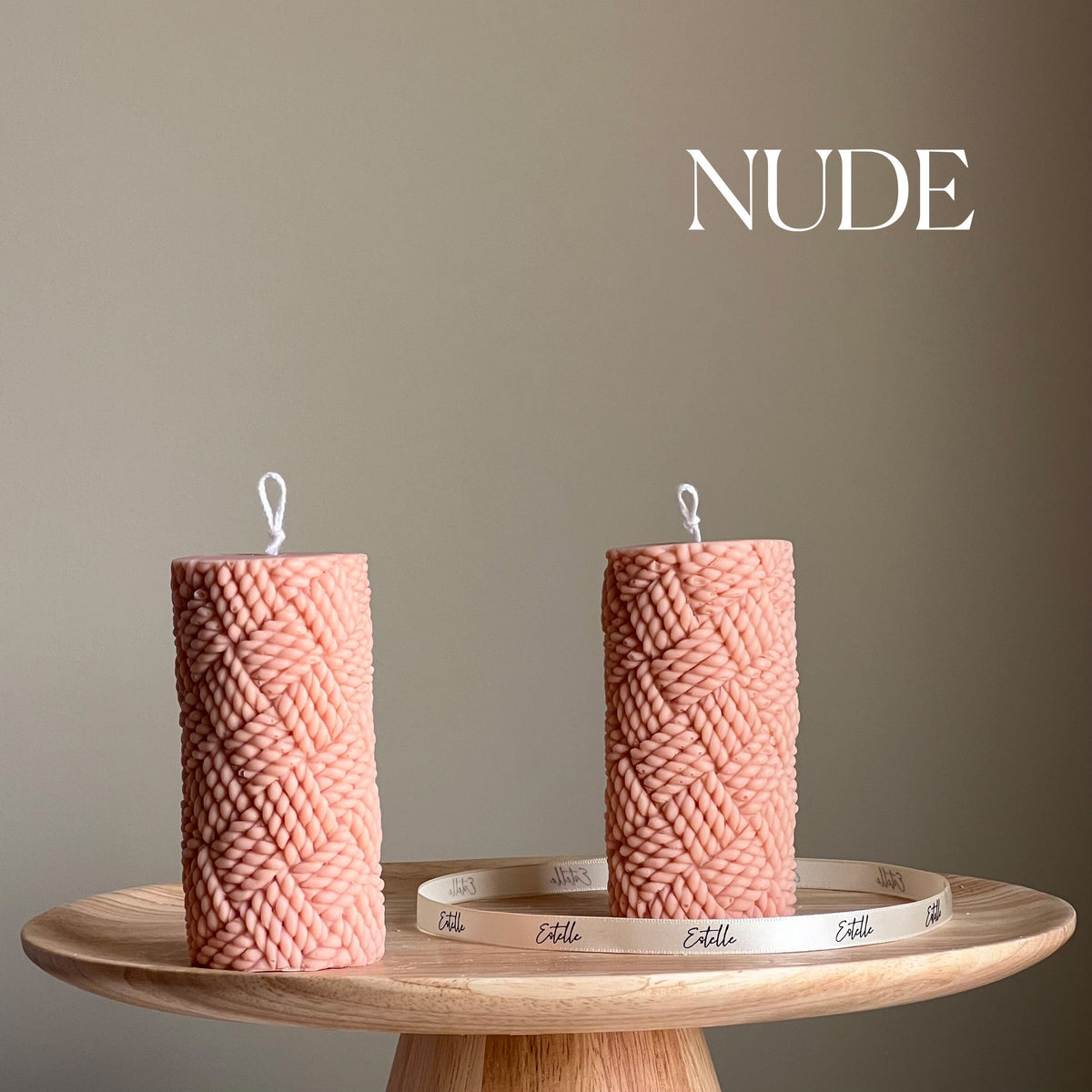 Bougie pilier en soja tricotée | Décor sculptural pour la maison