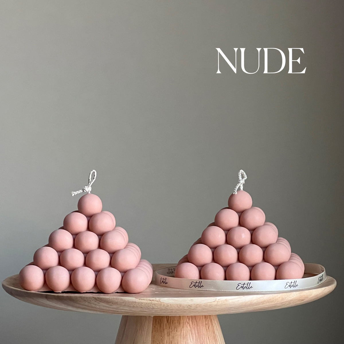 Grande bougie pyramide à bulles : décor végane en soya fait à la main pour la maison