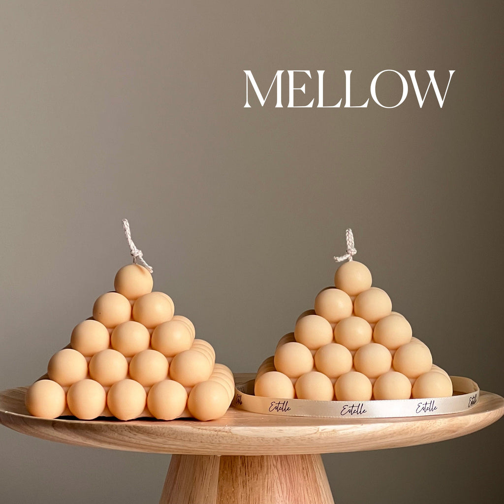 Grande bougie pyramide à bulles : décor végane en soya fait à la main pour la maison