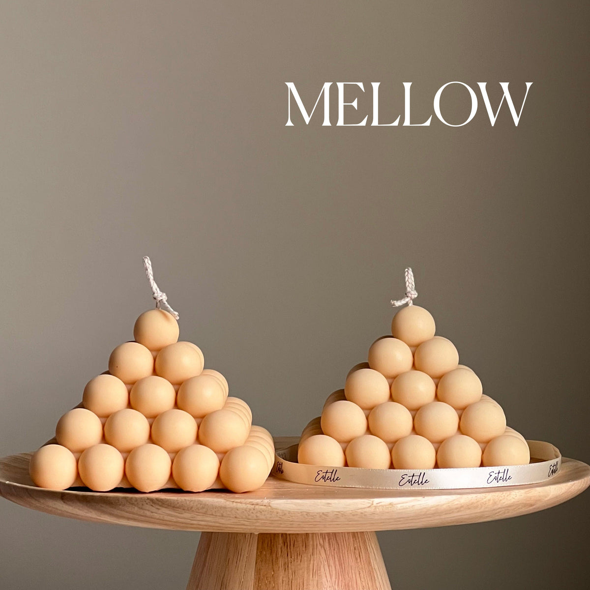 Grande bougie pyramide à bulles : décor végane en soya fait à la main pour la maison