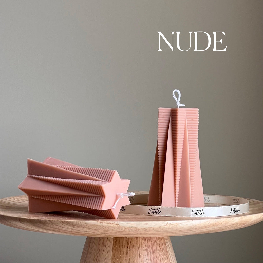 Bougie pilier en soja étoile côtelée : décor minimaliste pour la maison