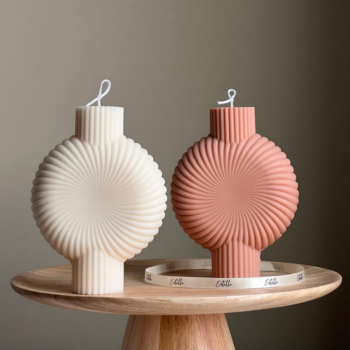 Bougie pilier en soya sculpturale : décor minimaliste pour la maison