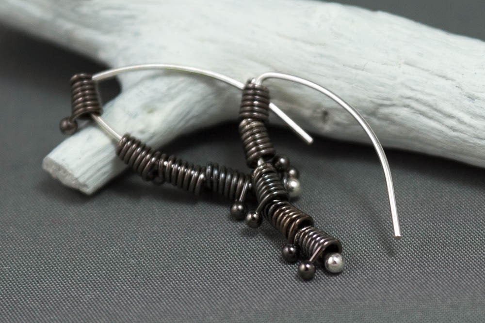 Petites boucles d'oreilles en argent noir pour elle