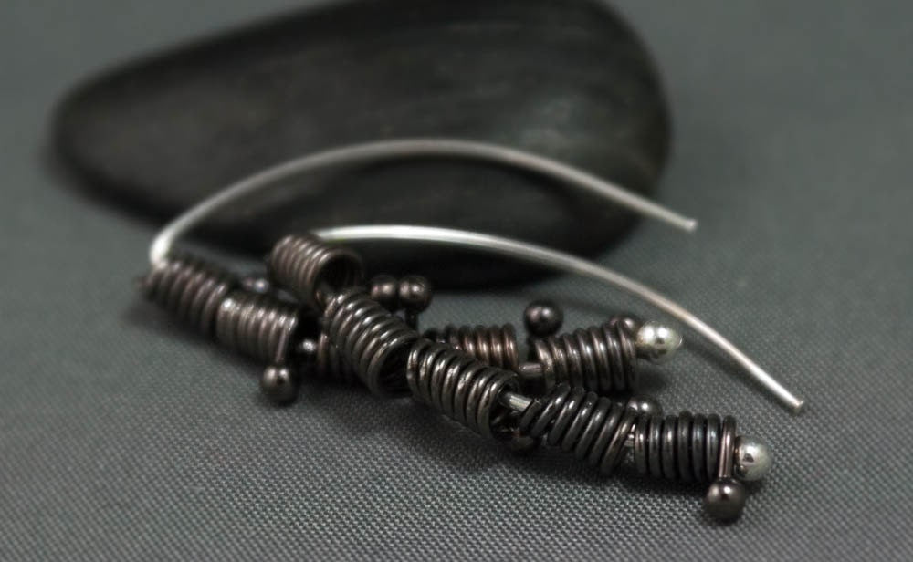 Petites boucles d'oreilles en argent noir pour elle