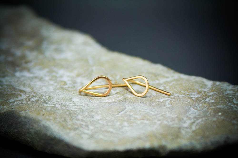 Boucles d'oreilles en or massif 10 carats en forme de larme, un cadeau élégant et quotidien pour elle