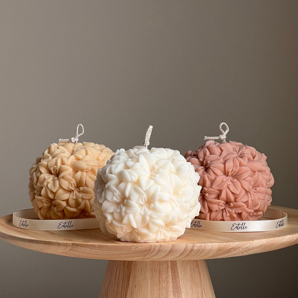 Chandelle boule de fleurs de lys en cire de soya | chandelle décorative faite main