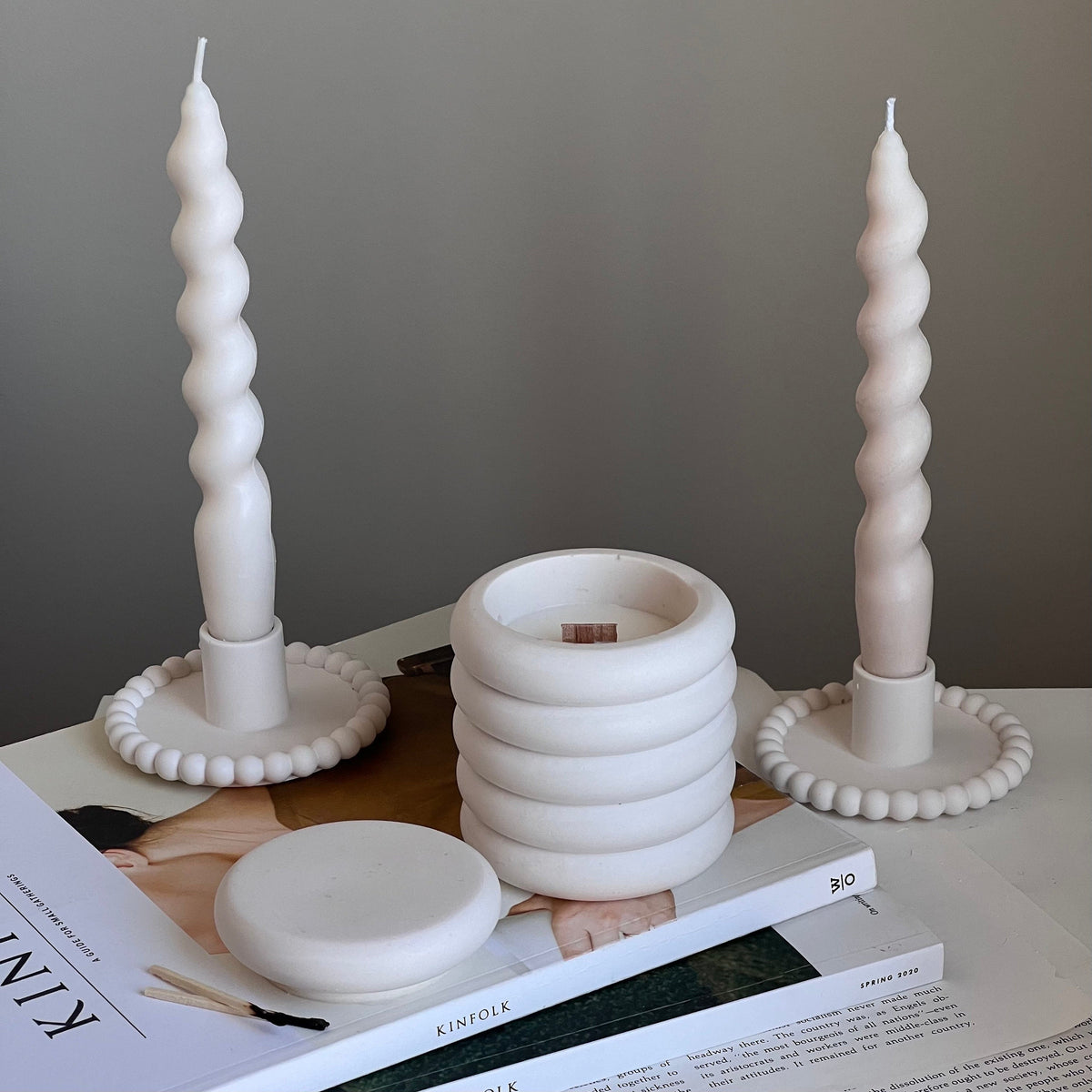 Chandelle en cire de soya pot beigne | mèche en bois, contenant en jesmonite