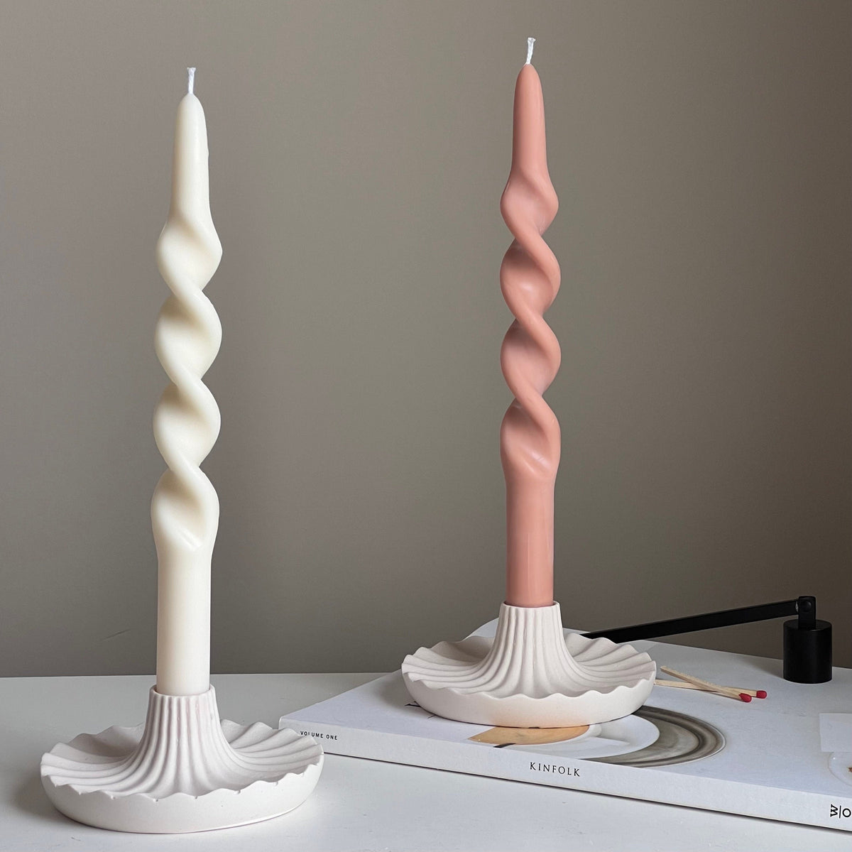 Round Jesmonite Candlestick Holder: Elegant Table Decor