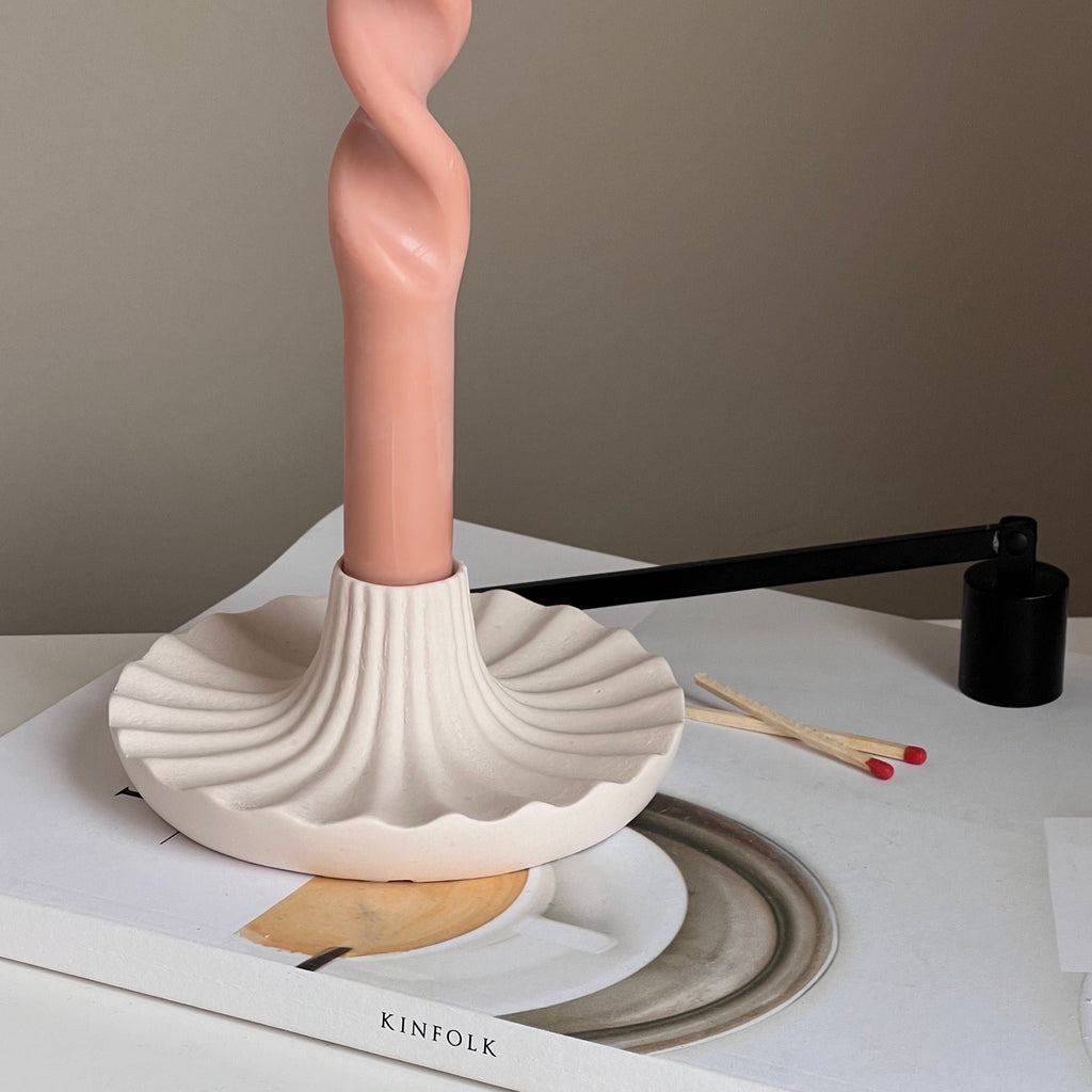 Round Jesmonite Candlestick Holder: Elegant Table Decor