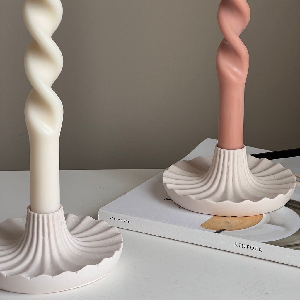 Round Jesmonite Candlestick Holder: Elegant Table Decor