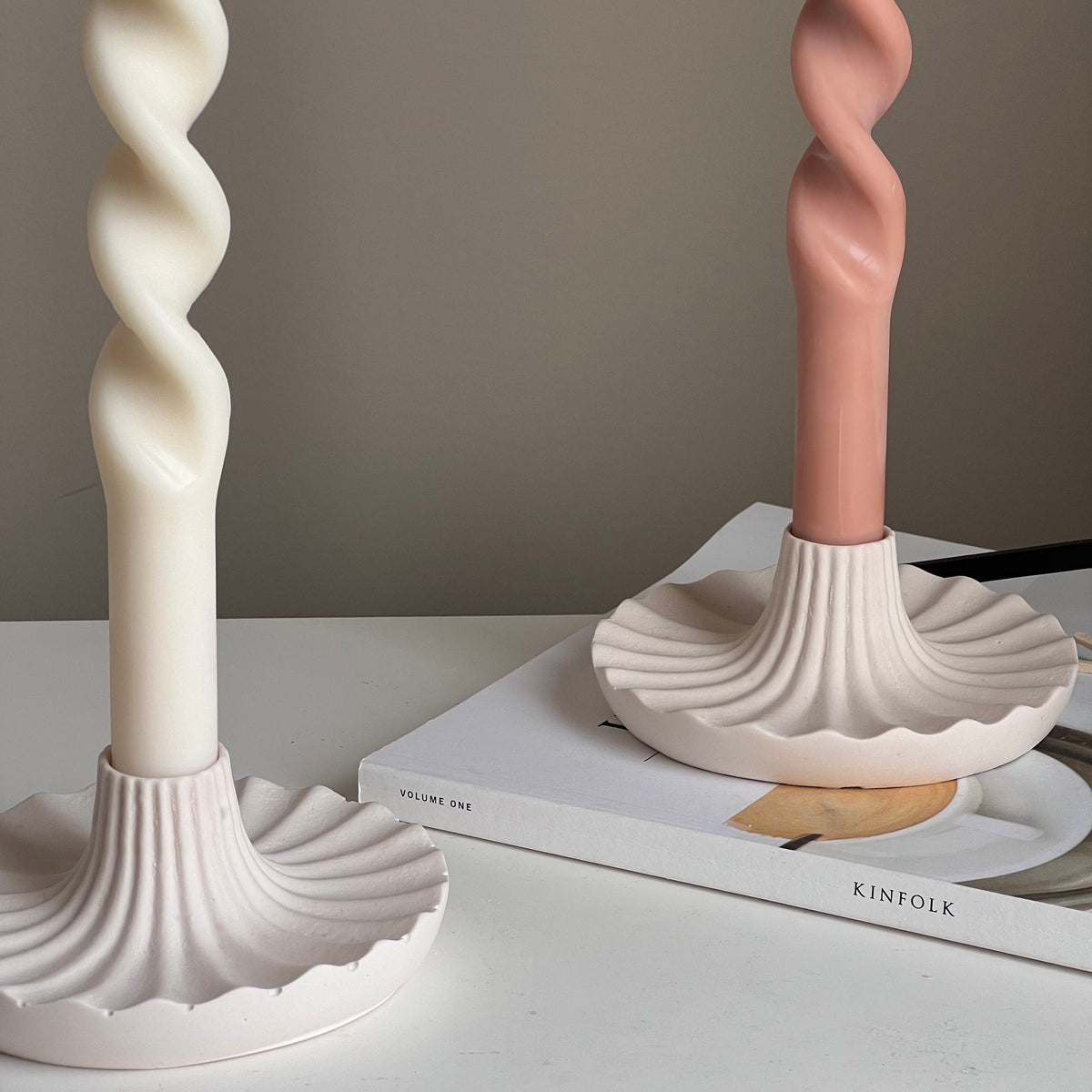 Round Jesmonite Candlestick Holder: Elegant Table Decor