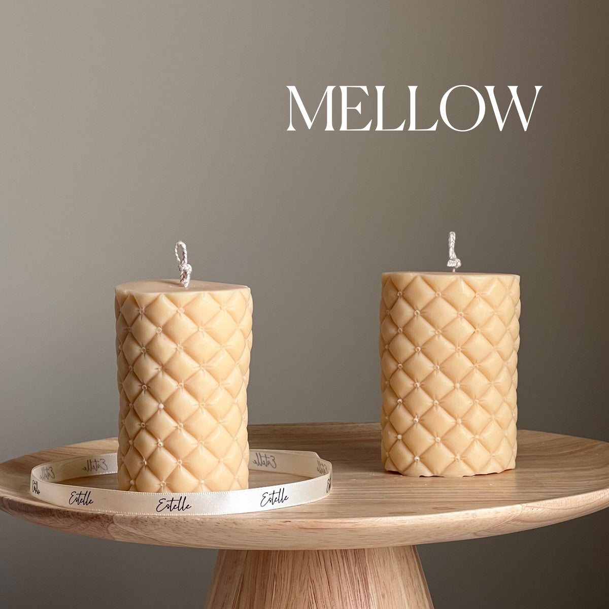 Chandelle pilier en cire de soya effet plissé sofa | décor sculptural pour la maison