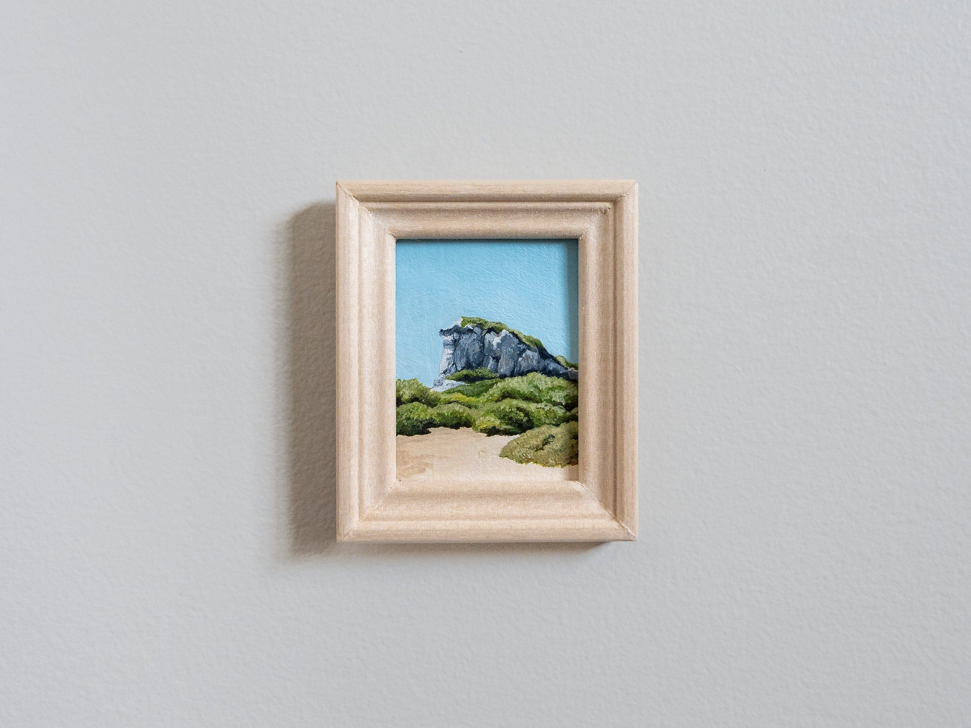 Mini tableau de plage | Tableau acrylique encadré représentant une falaise | Pièce unique | Peinture originale