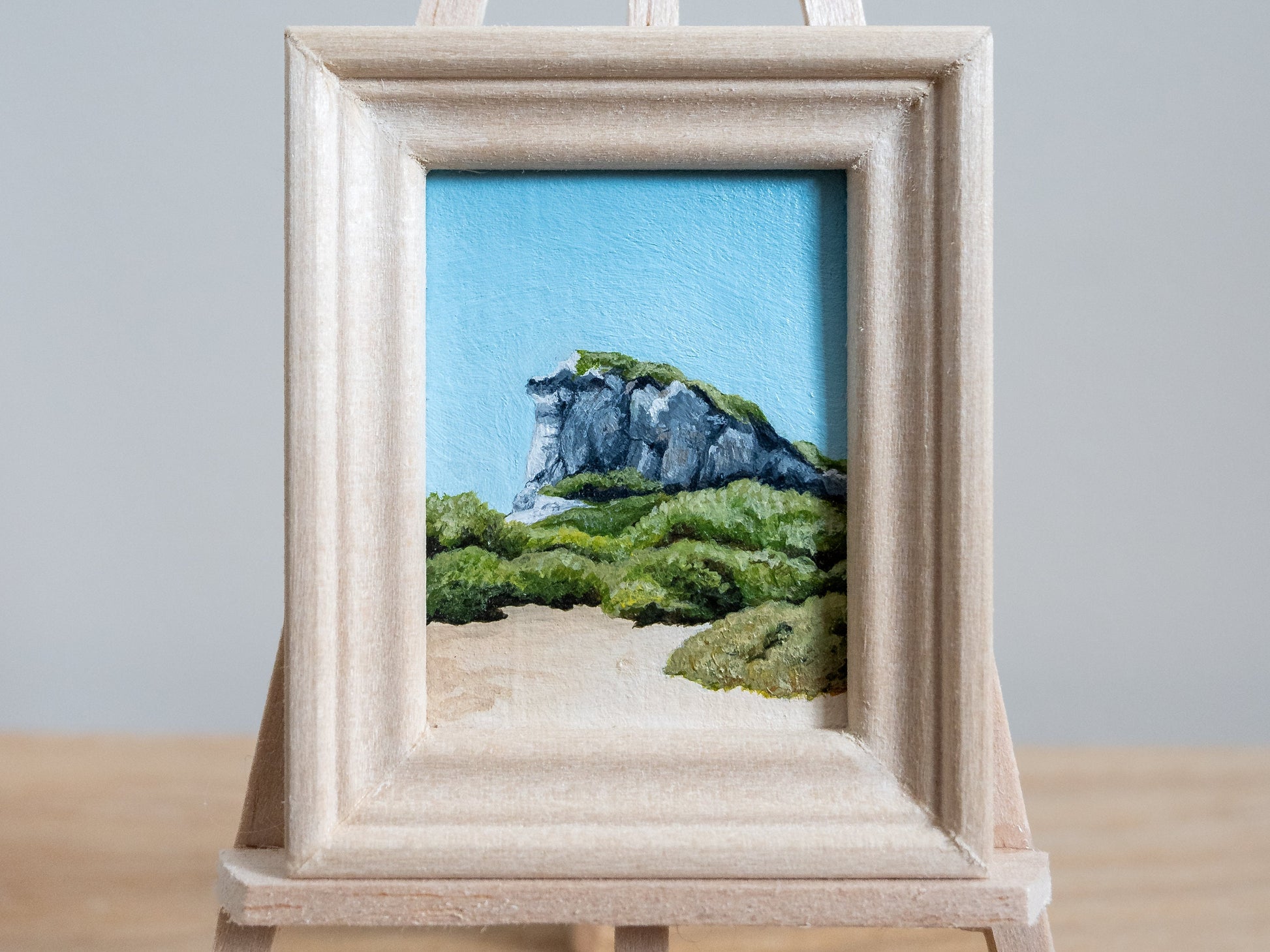 Mini tableau de plage | Tableau acrylique encadré représentant une falaise | Pièce unique | Peinture originale