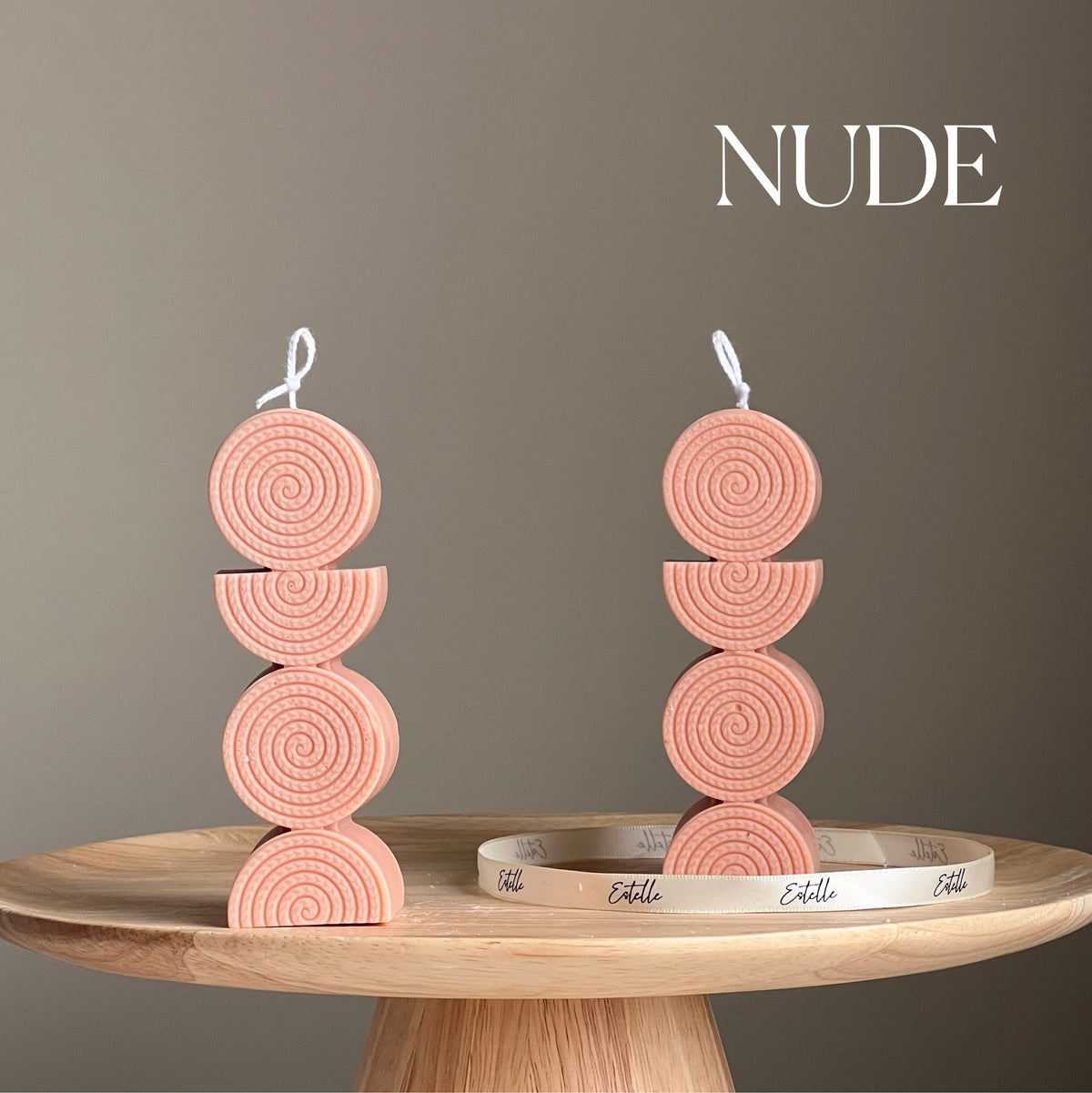 Bougie pilier en soya sculpturale : décor minimaliste pour la maison