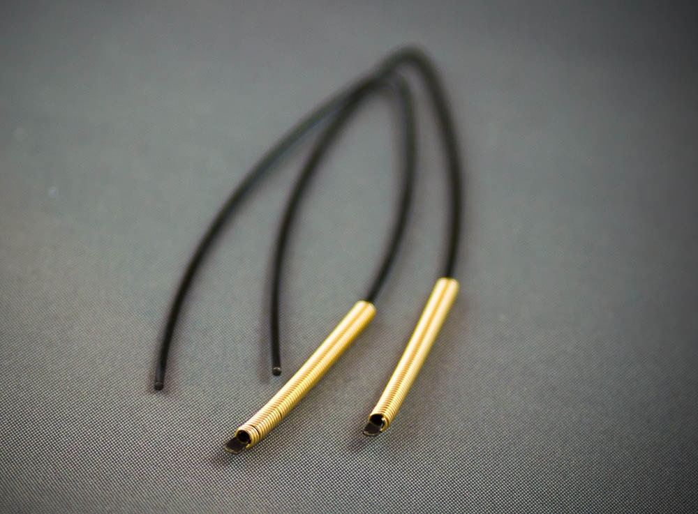 Boucles d'oreilles élégantes noires avec accents dorés - Cadeau élégant pour elle