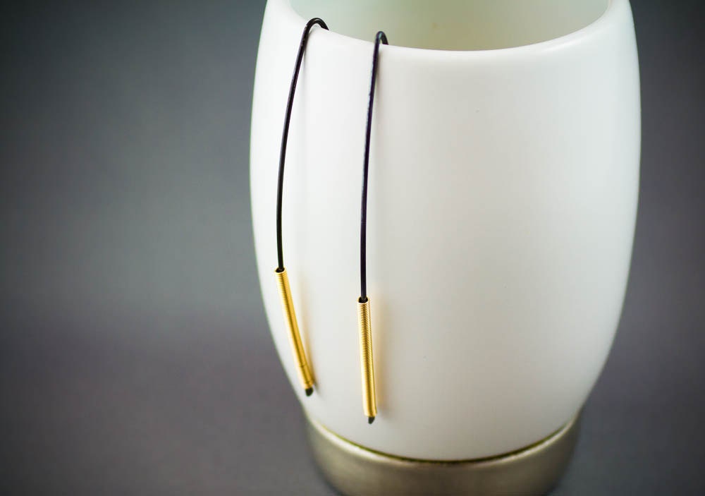 Boucles d'oreilles élégantes noires avec accents dorés - Cadeau élégant pour elle