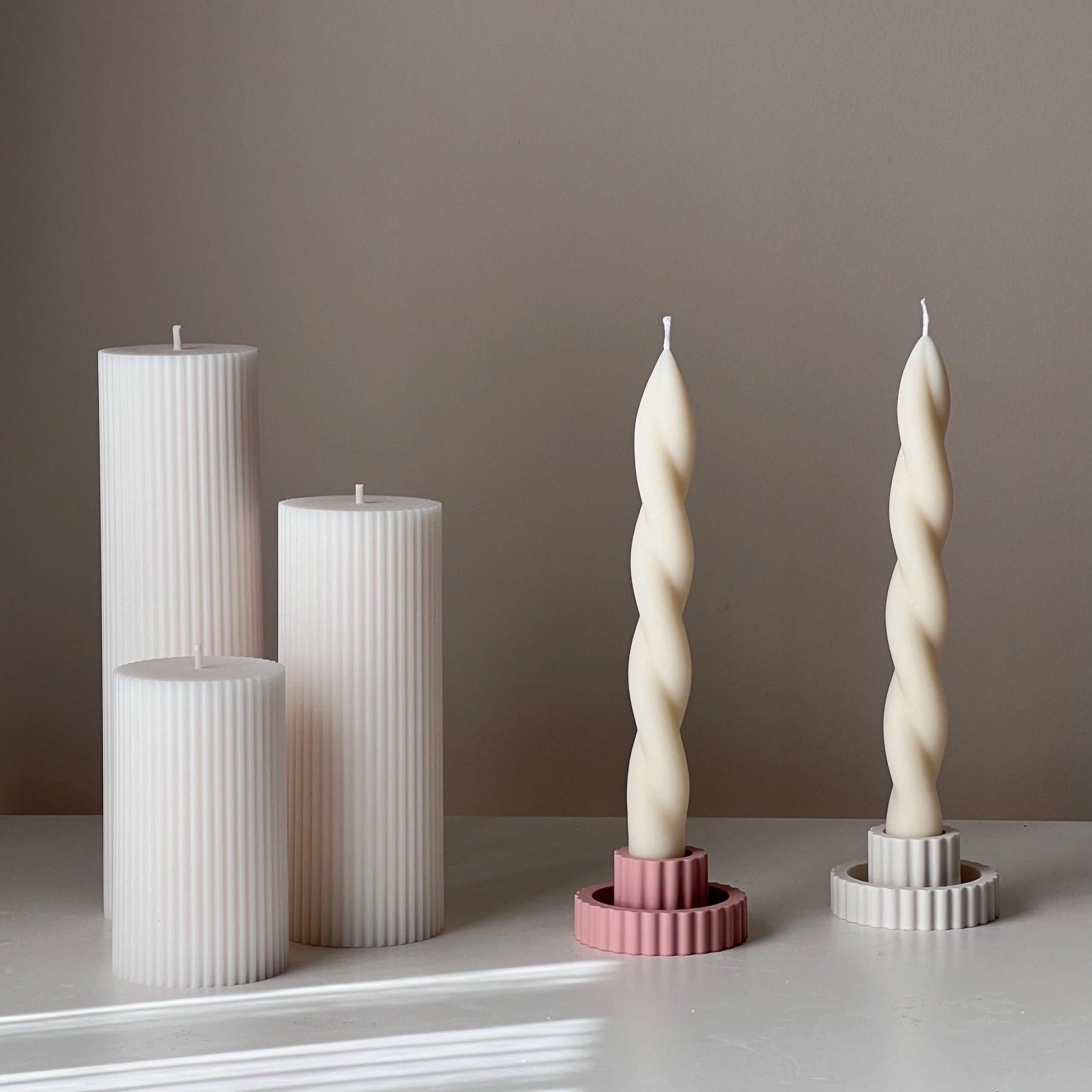 Ribbed Jesmonite Candlestick Holder: Minimalist Wedding Decor
