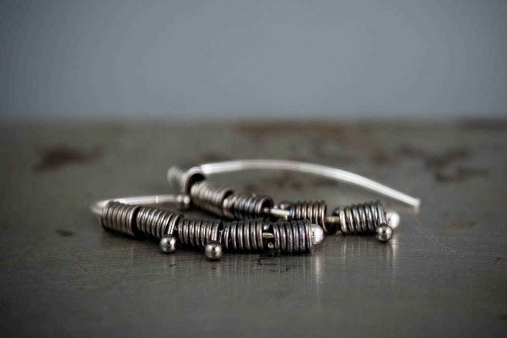 Petites boucles d'oreilles en argent noir pour elle