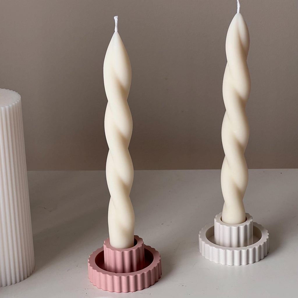 Ribbed Jesmonite Candlestick Holder: Minimalist Wedding Decor