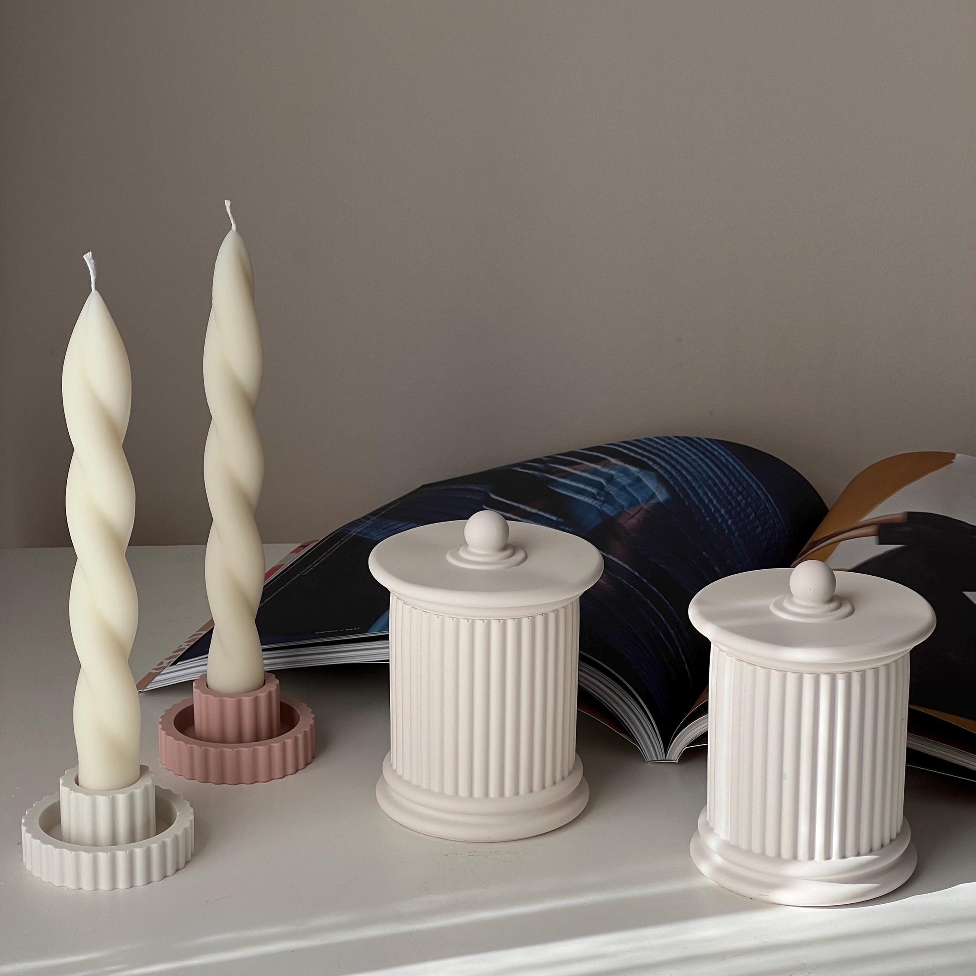 Ribbed Jesmonite Candlestick Holder: Minimalist Wedding Decor