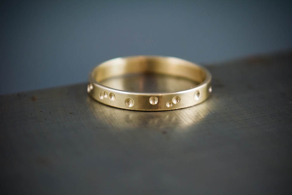 Alliance moderne pour femme - Bague minimaliste en or brossé 14 carats - Alliance unique - Bague en or massif à offrir
