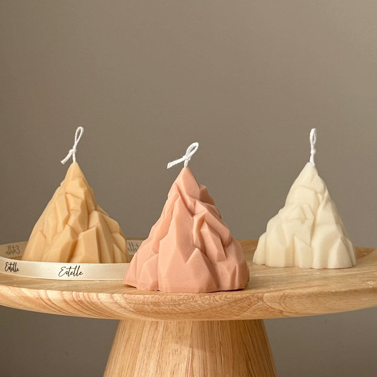 Chandelle montagne en cire de soya coulée à la main : décor sculptural pour la maison